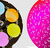Cambio colore più effetto dinamico su fondo magenta