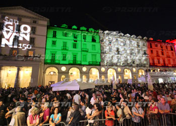 proiezioni su facciate ed effetti dinamici per celebrazioni eventi