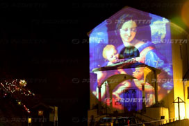 proiezione di di dipinto su chiesa, luminarie natalizie
