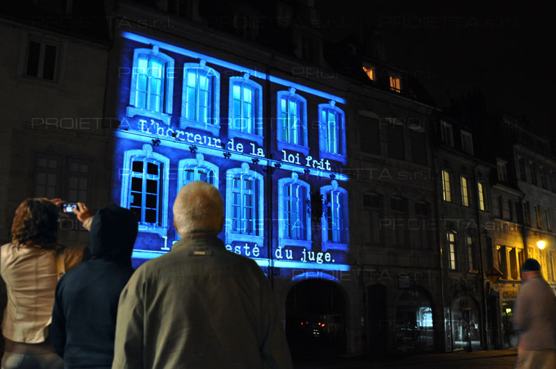 mapping 3d proiezione videomappata con effetti luce e tridimensionali