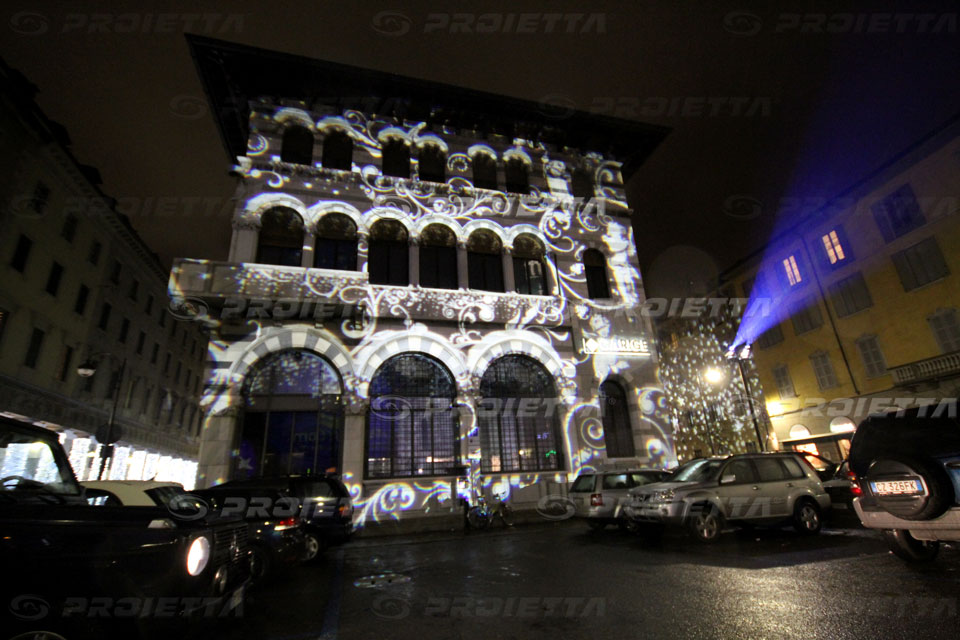 Proiezioni mappate per la Banca Carige di como