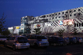 shopping village le gru torino, scenografie proiettate