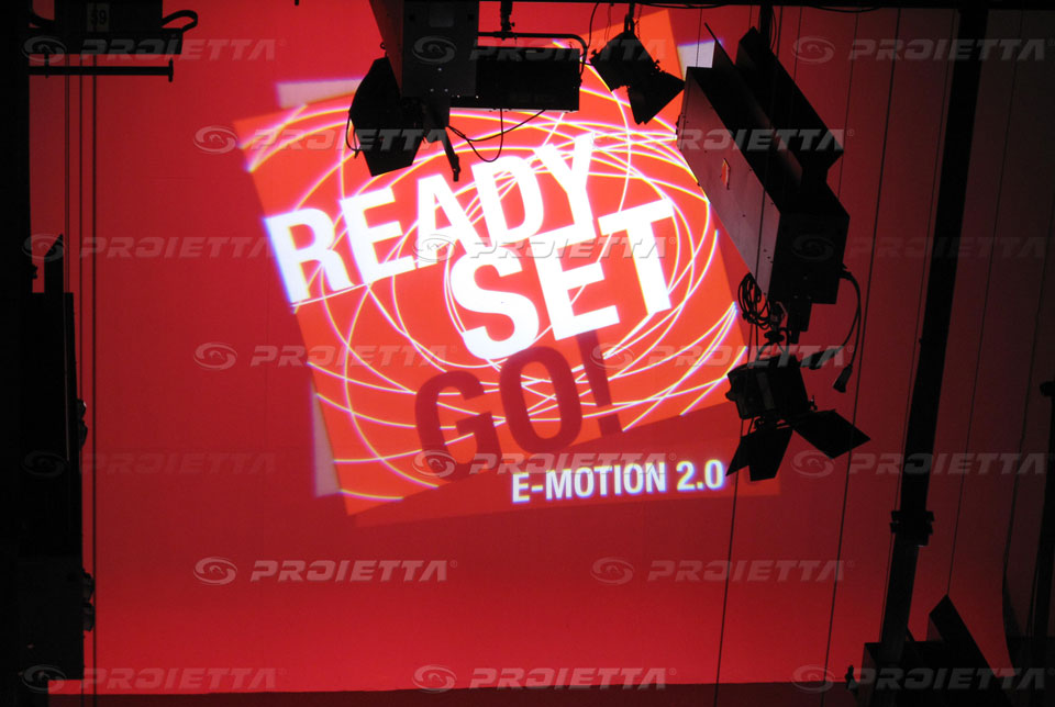 logo proiettato con proiettori di immagine