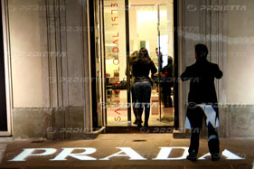 proiezione del logo prada