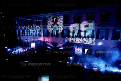 proiettori per grossi eventi, concerti, manifestazioni