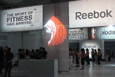 Proietta ha realizzato la proiezione dei loghi per lo stand Reebok